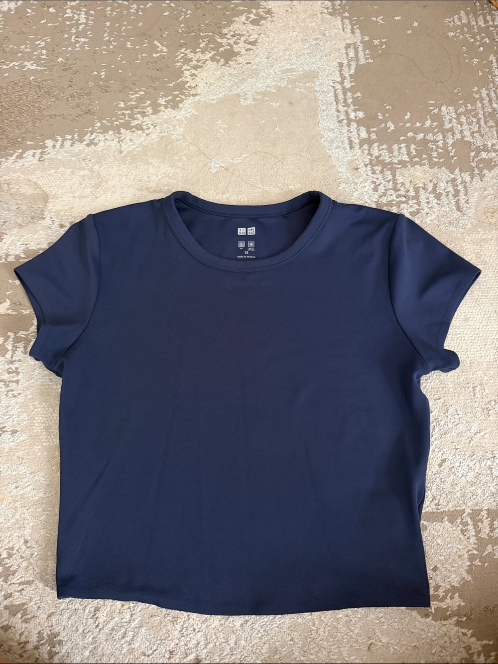 Uniqlo Navy Blue Ultra Stretch Airism Cropped Tee
